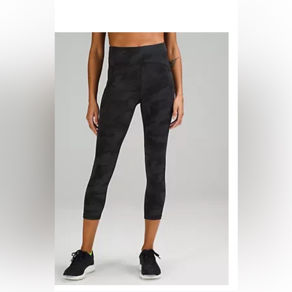 NWT Lululemon Power Thru HR Crop Size: 6